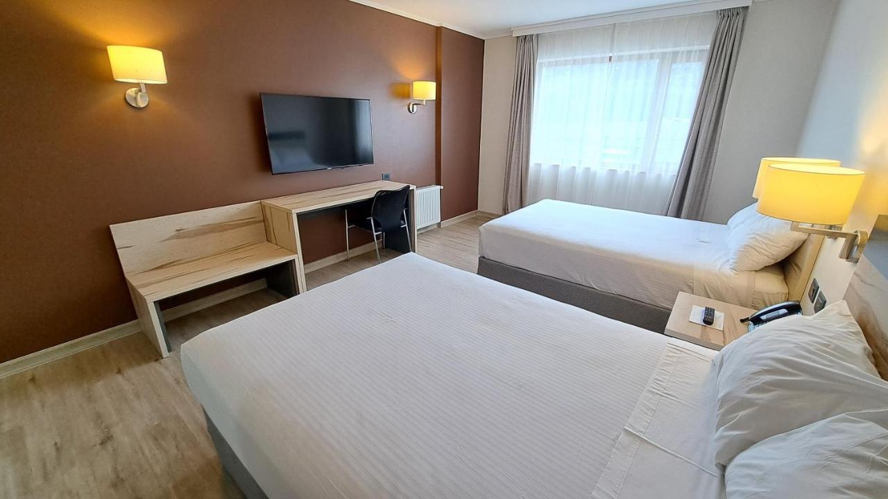 Hotel Diego De Almagro Кастро Екстериор снимка
