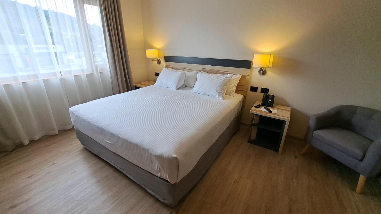 Hotel Diego De Almagro Кастро Екстериор снимка