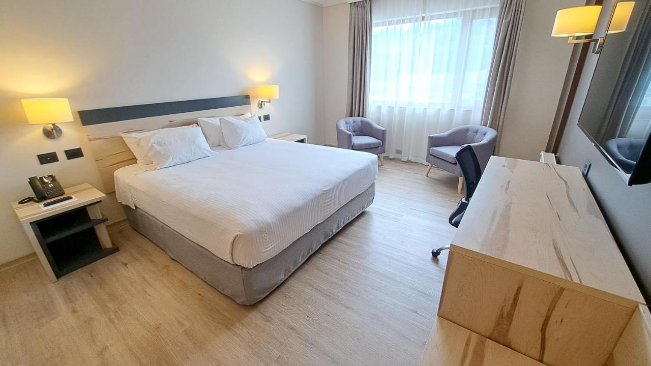 Hotel Diego De Almagro Кастро Екстериор снимка
